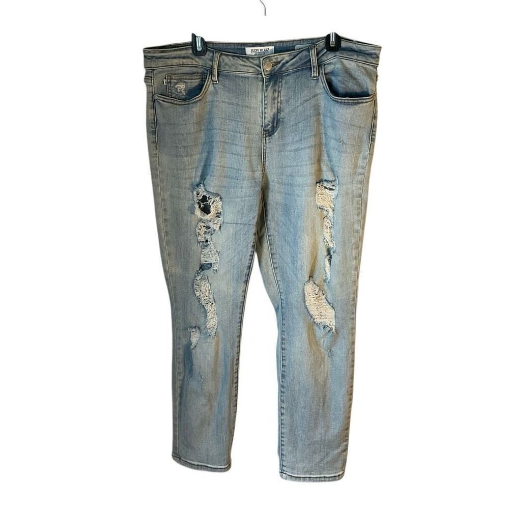 Distressed Judy Blue 5 Pocket Jeans. Size 16. Curvy, Plus